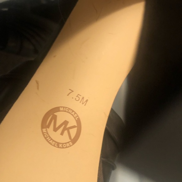 Michael kors sexy heels black with brown bottom with MK original design - Picture 9 of 9